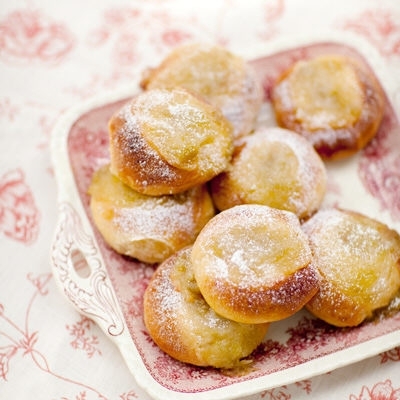 rabarber- och vaniljfyllda bullar
