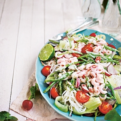 sallad med nudlar och räkor